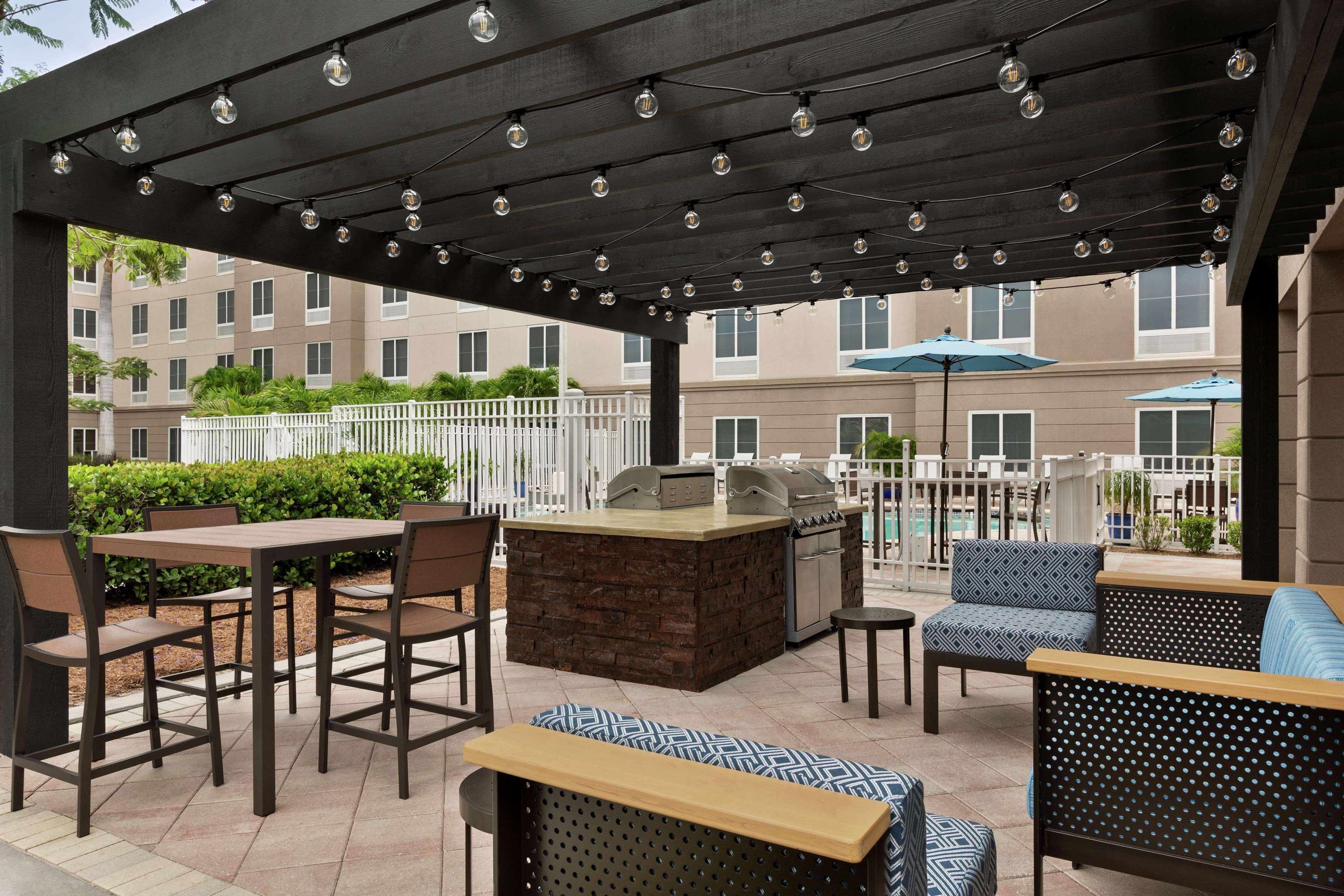 Homewood Suites Fort Myers Airport - Fgcu Екстер'єр фото